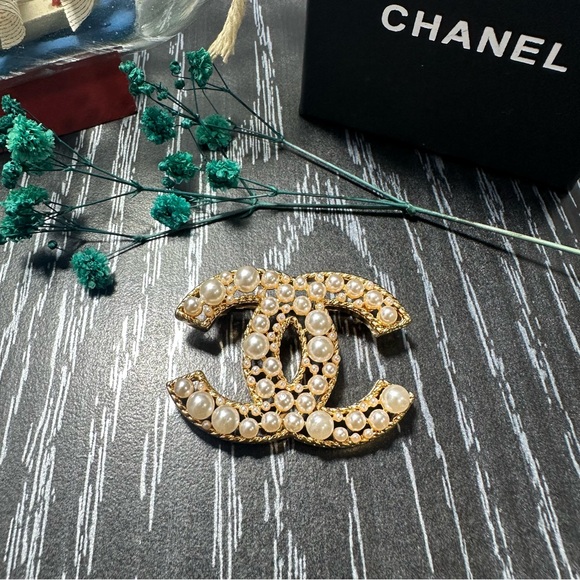 Chanel Gold and Pearl Brooch - Picture 1 of 5